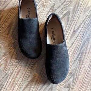 Women’s Brown Suede Loafer Birkenstock size 40 - accidentally bought narrow